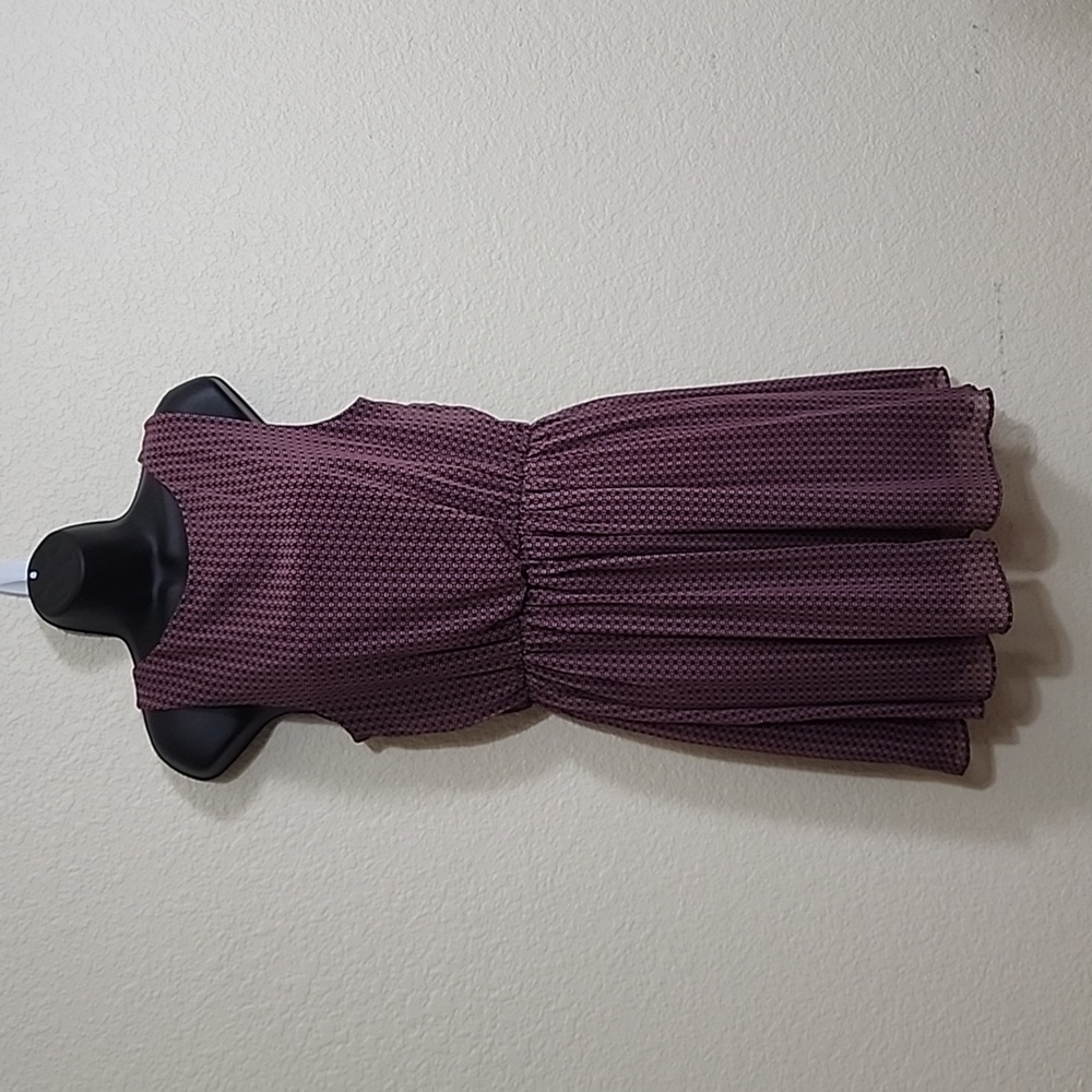 IZ Byer Casual dress, Burgundy with pattern design. Ladies size Large.